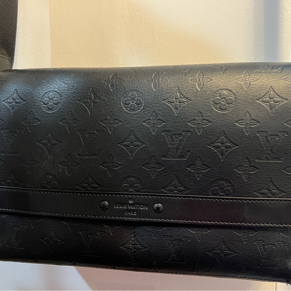 Louis Vuttion messenger bag men, or women